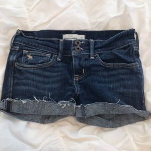 ABERCROMBIE DARK WASH JEAN SHORT SHORTS